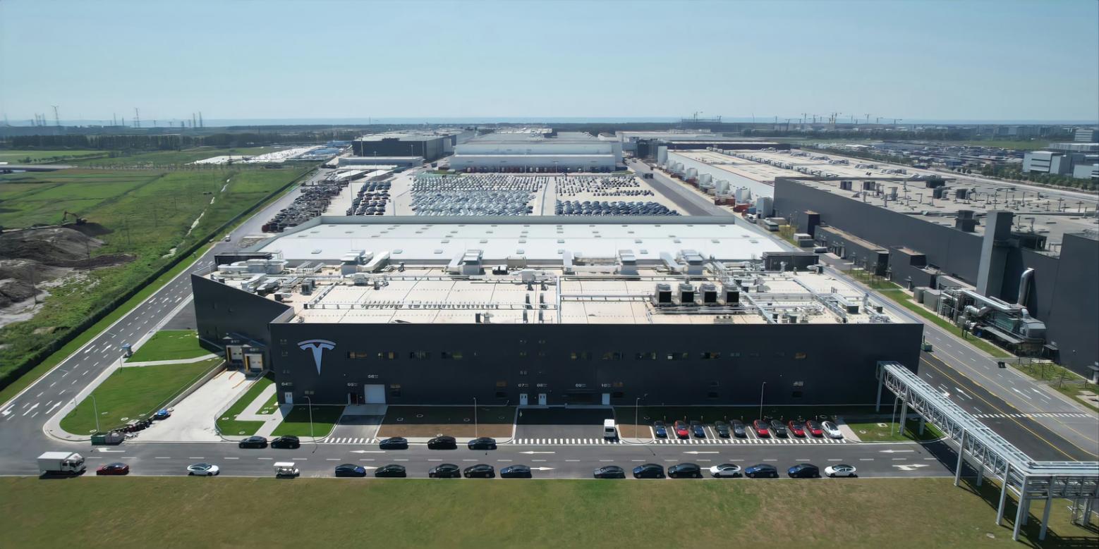 汽车数据，竟在“左右互博”？